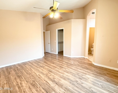 5061 W Glenview Place - Photo Thumbnail 11