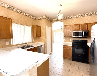 5061 W Glenview Place - Photo Thumbnail 6