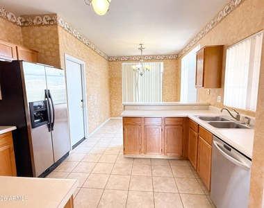 5061 W Glenview Place - Photo Thumbnail 5