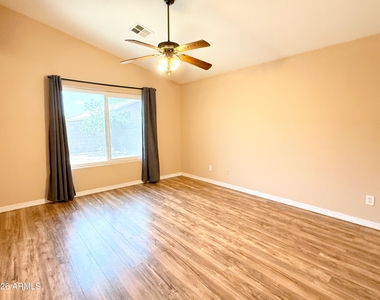 5061 W Glenview Place - Photo Thumbnail 10