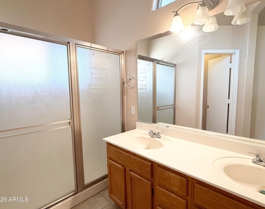 5061 W Glenview Place - Photo Thumbnail 12