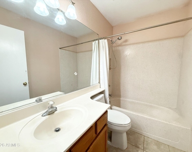 5061 W Glenview Place - Photo Thumbnail 18