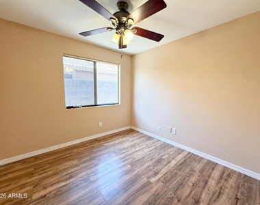 5061 W Glenview Place - Photo Thumbnail 16