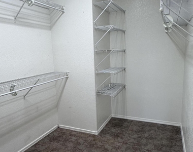 1541 W Saint Kateri Drive - Photo Thumbnail 12