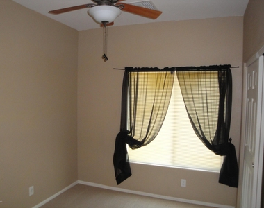 44457 W Knauss Drive - Photo Thumbnail 13