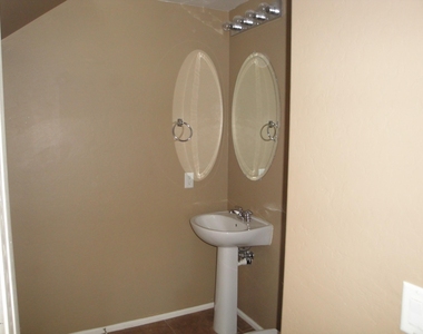 44457 W Knauss Drive - Photo Thumbnail 7