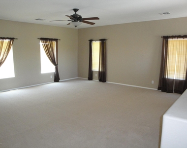 44457 W Knauss Drive - Photo Thumbnail 8
