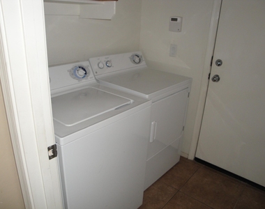 44457 W Knauss Drive - Photo Thumbnail 3