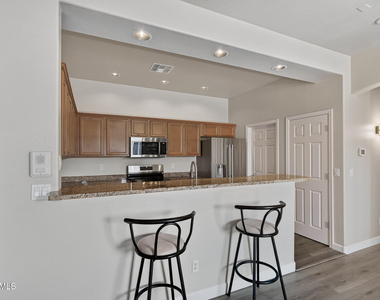 3131 E Legacy Drive - Photo Thumbnail 5