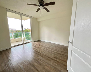 16900 N Bay Road - Photo Thumbnail 4