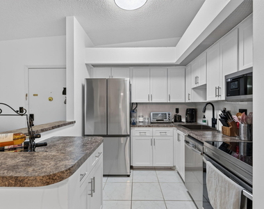 9474 S Belfort Circle - Photo Thumbnail 4