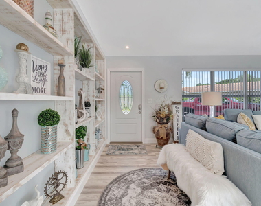 302 Venice Drive - Photo Thumbnail 9