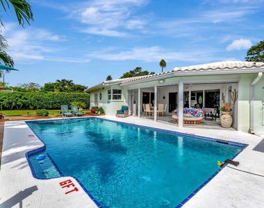302 Venice Drive - Photo Thumbnail 4