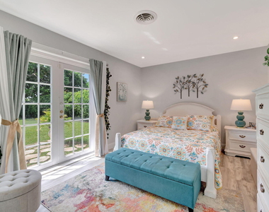 302 Venice Drive - Photo Thumbnail 16