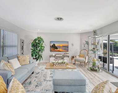 302 Venice Drive - Photo Thumbnail 8