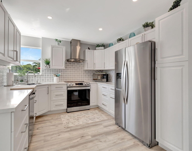 302 Venice Drive - Photo Thumbnail 12
