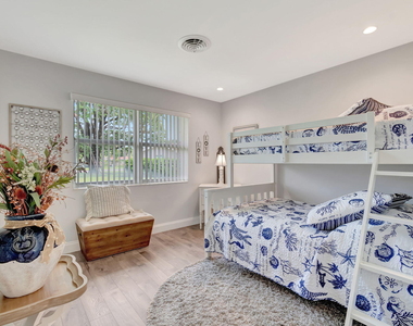302 Venice Drive - Photo Thumbnail 23