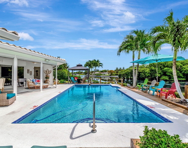 302 Venice Drive - Photo Thumbnail 1