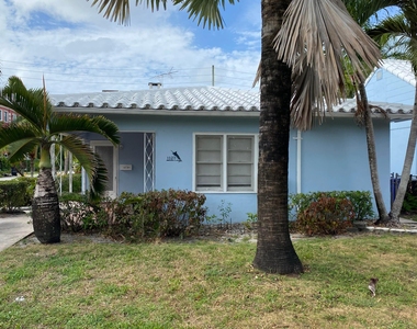 1020 Ne 3rd Street - Photo Thumbnail 2