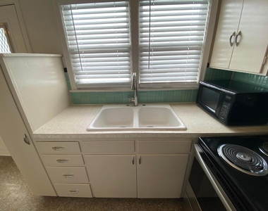 1020 Ne 3rd Street - Photo Thumbnail 9