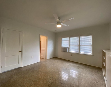 1020 Ne 3rd Street - Photo Thumbnail 11