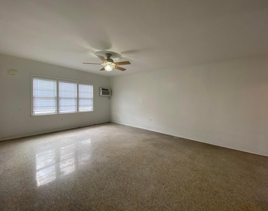 1020 Ne 3rd Street - Photo Thumbnail 5