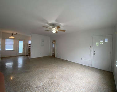 1020 Ne 3rd Street - Photo Thumbnail 3