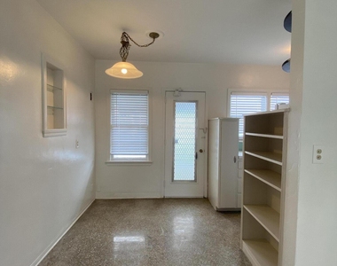 1020 Ne 3rd Street - Photo Thumbnail 6