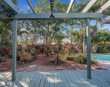5140 Laird Lane - Photo Thumbnail 36