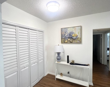 2261 Ne 67th Street - Photo Thumbnail 5