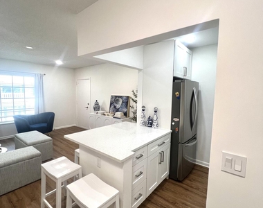 2261 Ne 67th Street - Photo Thumbnail 3
