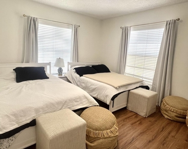 2261 Ne 67th Street - Photo Thumbnail 10