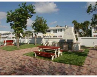 2261 Ne 67th Street - Photo Thumbnail 20