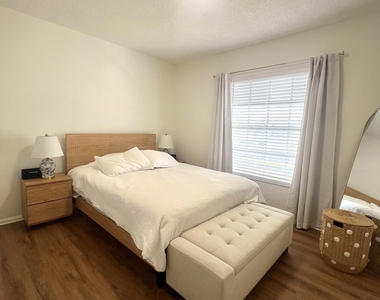 2261 Ne 67th Street - Photo Thumbnail 9