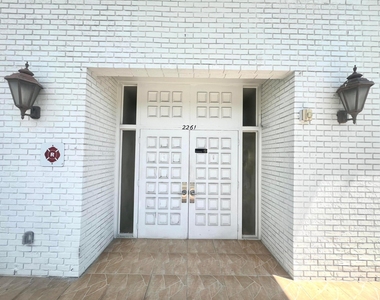 2261 Ne 67th Street - Photo Thumbnail 12
