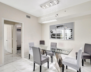 802 W Windward Way - Photo Thumbnail 11