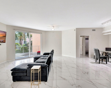 802 W Windward Way - Photo Thumbnail 5