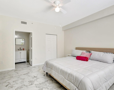 802 W Windward Way - Photo Thumbnail 17