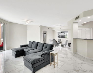 802 W Windward Way - Photo Thumbnail 7