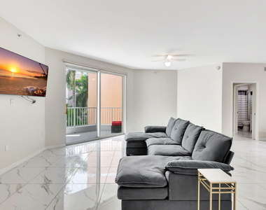 802 W Windward Way - Photo Thumbnail 8