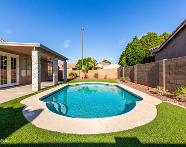 359 E Horseshoe Avenue - Photo Thumbnail 29