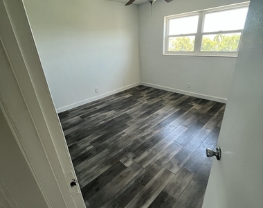 1425 Arthur Street - Photo Thumbnail 7