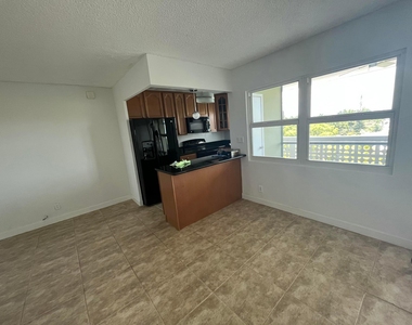 1425 Arthur Street - Photo Thumbnail 2