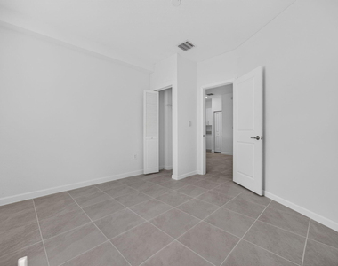 2444 Se 29th Drive - Photo Thumbnail 13
