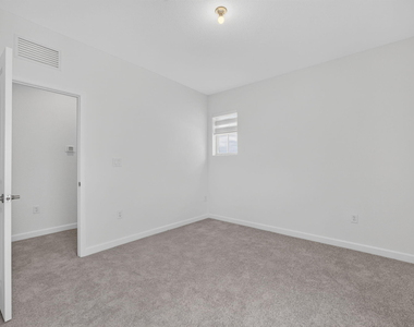 2444 Se 29th Drive - Photo Thumbnail 5