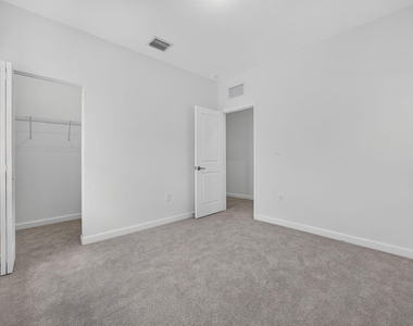 2444 Se 29th Drive - Photo Thumbnail 9