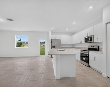 2444 Se 29th Drive - Photo Thumbnail 2