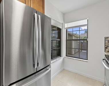 1431 Se Berwick Court - Photo Thumbnail 5