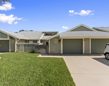 1431 Se Berwick Court - Photo Thumbnail 1