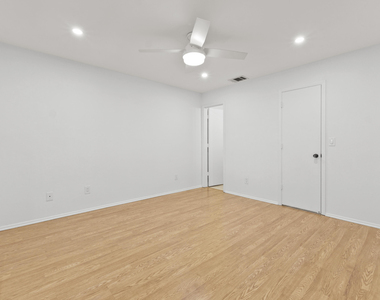 1431 Se Berwick Court - Photo Thumbnail 10